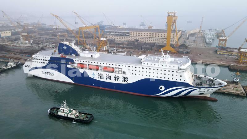 山东荣成大型豪华客滚船中华富强号试航