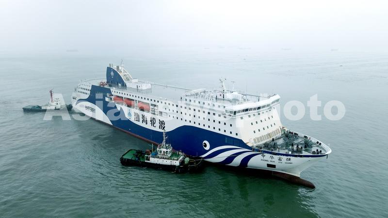 山东荣成大型豪华客滚船中华富强号试航
