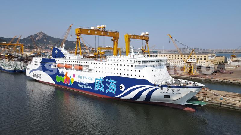 山东荣成大型豪华客滚船中华富强号即将交付