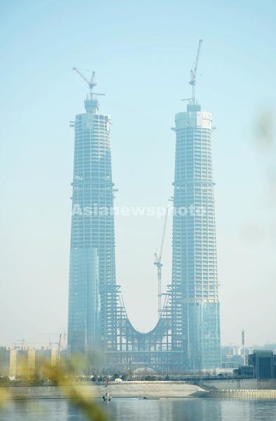 杭州最高建筑“杭州之门”双子塔楼主体结构结顶
