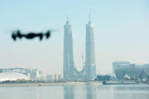 杭州最高建筑“杭州之门”双子塔楼主体结构结顶
