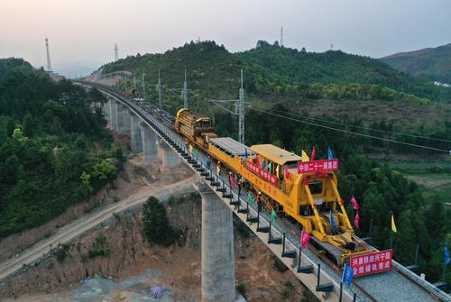 兴泉铁路江西兴国至福建宁化段正线铺轨全部完成