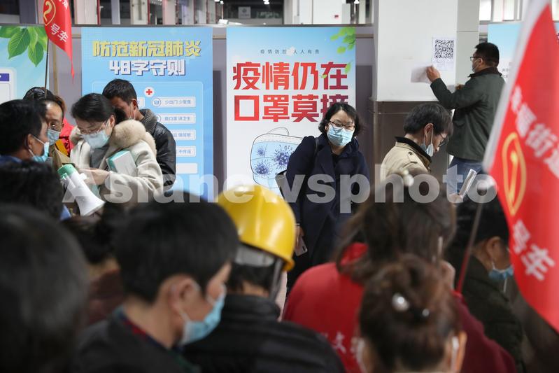 江苏南通新冠疫苗方舱接种点开舱运行