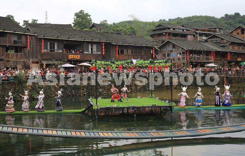 广西融水苗乡欢度三月三