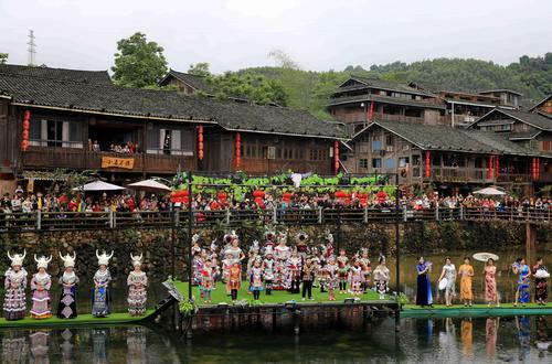 广西融水苗乡欢度三月三