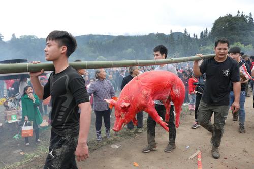 广西三江举行三月三传统花炮节