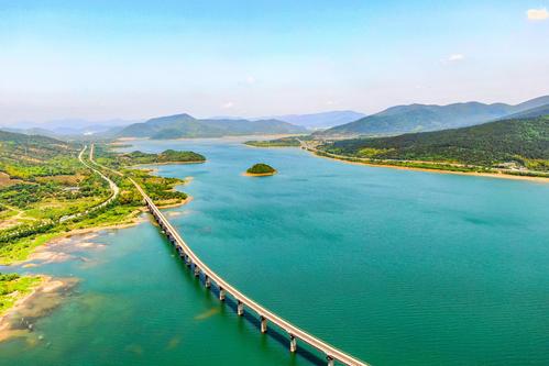 浙江长兴合溪水库美景如画