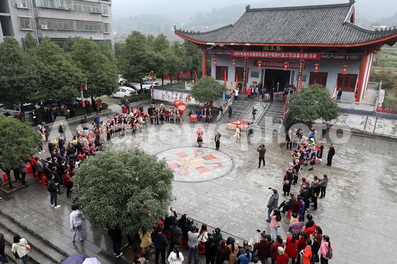 湖南资兴瑶族同胞欢庆盘王节