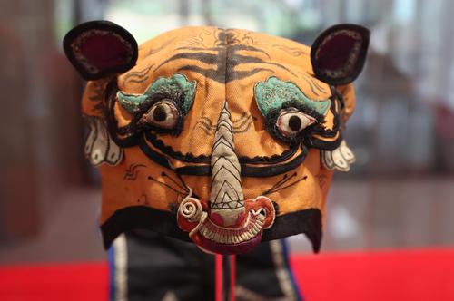 全国各地百顶虎头帽亮相江苏南通富美帽饰博物馆