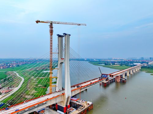 固泰获得一种路途桥梁与地道工程用防护栏杆专利维护行人和轿车